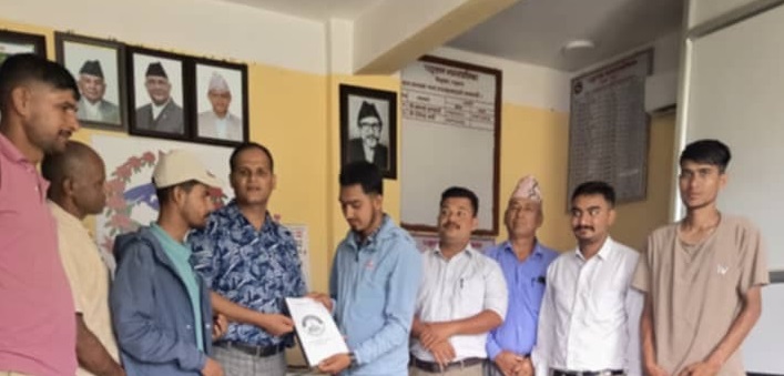नगर सडक विस्तारको विषयमा प्रश्न, गुनासो र  सुझाब सहितको प्रतिवेदन नगरपालिकालाई दिईयो